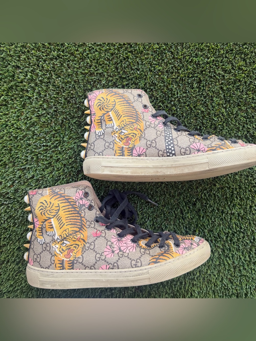 Gucci Beige GG Supreme High-Top Sneaker with Pink Floral & Tiger Motif - Picture 4 of 10